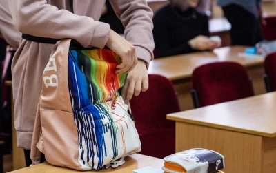 В российской школе прямо на уроке у ученика взорвался пауэрбанк